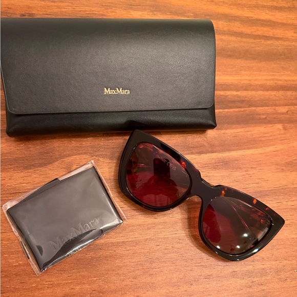 MaxMara Tortoise Shell Sunglasses - Picture 2 of 10